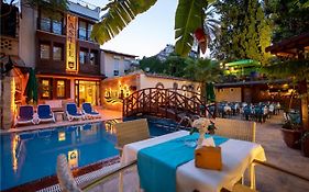 Castle Old Town Hotel